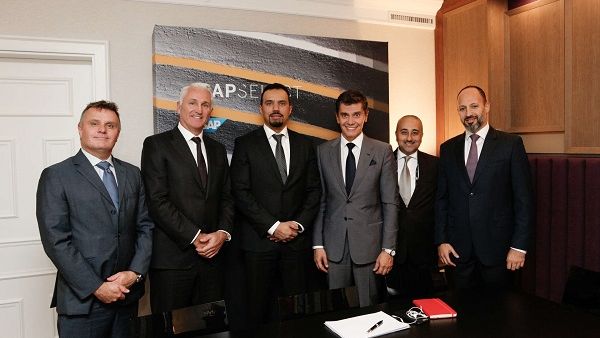 Faisal Malallah, IT Leader, Equate (center left) and Steve Tzikakis, President of EMEA, SAP (center right) lead the delegation.