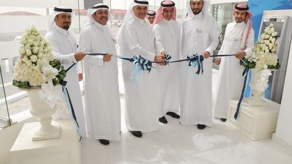 الرئيس التنفيذي والعضو المنتدب يدشن في وقت سابق فرع بنك الجزيرة الجديد بالمبرز