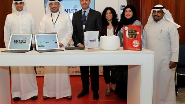 Mr. Omar Kutayba Alghanim, Chairman of Gulf Bank among members of senior management at the bank’s booth Mr. Omar Kutayba Alghanim, Chairman of Gulf Bank among members of senior management at the bank’s booth
