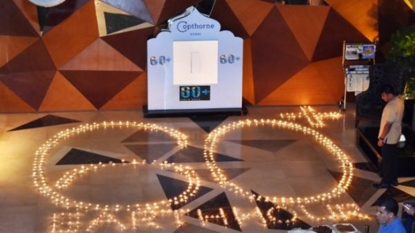 أضيئت الشموع على شكل 60+ Earth Hour.