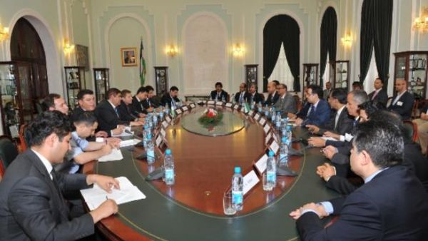 خلال الإجتماع مع الوزير الاوزبكستاني