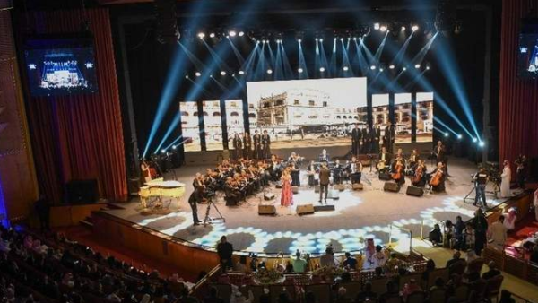 The performance played to a packed house of Saudis, both male and female. (KhT)