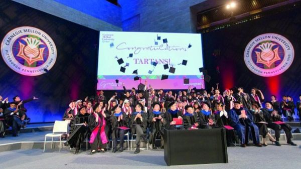 The class of 2017 raises the number of CMU-Q alumni to 679; they join a worldwide Carnegie Mellon network of more than 100,000 graduates. 