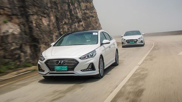 
New sheet metal for the sculpted hood, front fenders, and trunk makes the dynamic new look possible. (Trade  Arabia)