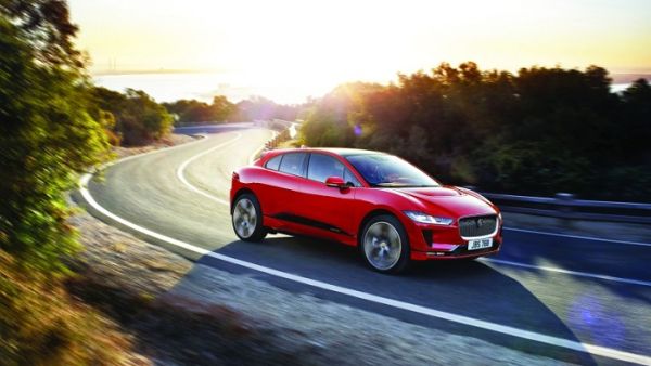 سيارة I-PACE من جاغوار مجهزة بالجيل الجديد من تقنيات الذكاء الاصطناعي.