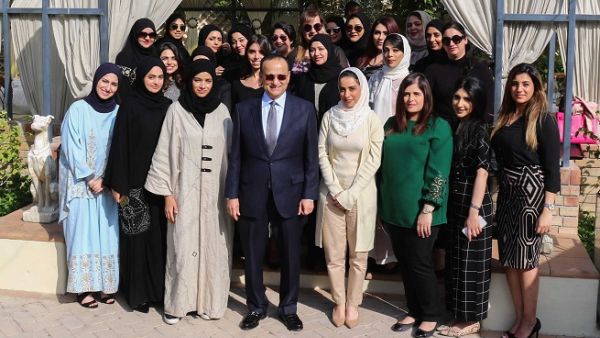 تعتبر المرأة البحرينية العاملة في كريدي مكس عنصر فعال في الشركة بمختلف التخصصات والوظائف التي يشغلنها.
