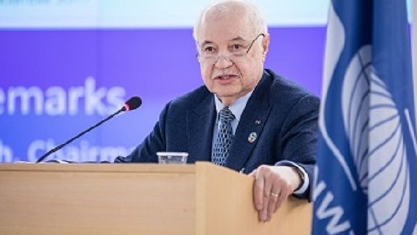 الدكتور طلال أبوغزاله خلال الحدث 