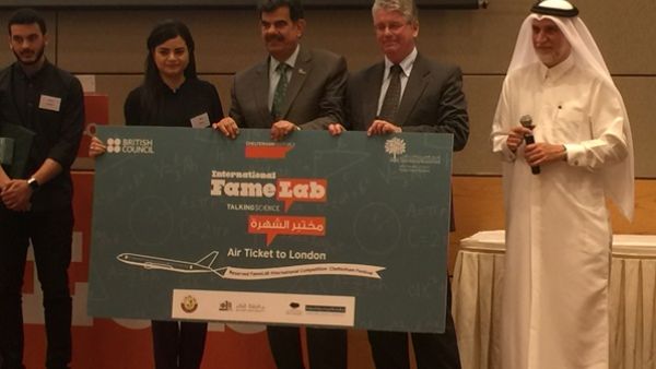 Dr Abdul Sattar Al-Taie, Executive Director of QNRF, presents a prize to FameLab winner
