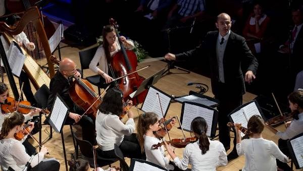 Qatar Philharmonic Orchestra’s (QPO) principal viola, Giovanni Pasini, conducting a joint orchestra