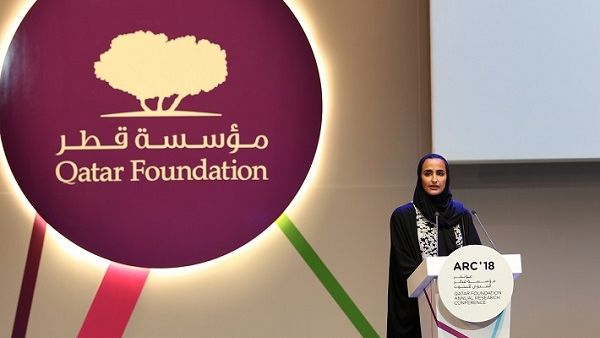 الشيخة هند تعطي ملاحظات افتتاحية للجمهور المحلي والعالمي. الشيخة هند تعطي ملاحظات افتتاحية للجمهور المحلي والعالمي.