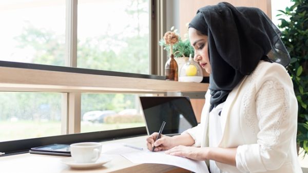 تُبين الدراسة أيضاً أن النساء يفتقرن عموماً إلى المهارات التي يبحث عنها أصحاب العمل. تُبين الدراسة أيضاً أن النساء يفتقرن عموماً إلى المهارات التي يبحث عنها أصحاب العمل.