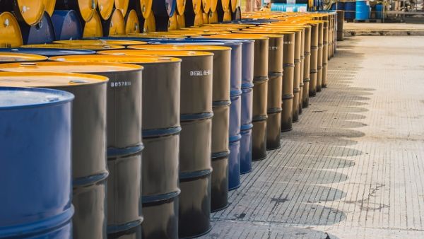 Saudi Arabia and Russia both saw their crude oil output reach record high levels in October, with 10.7 million barrels per day (mbpd) and 11.4 mbpd, respectively. (Shutterstock)
