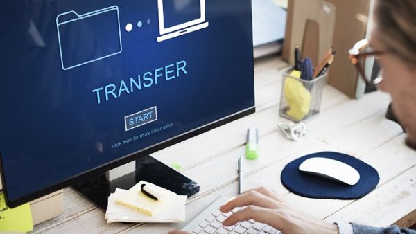 Files can be shared via a URL with a couple of clicks or taps from Android, iOS, Windows, macOS, Linux and the web. (TR)