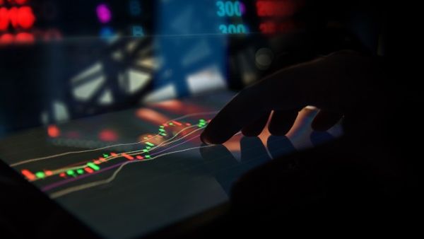 With just 14 percent of Egyptians having bank accounts, FinTech companies should be cashing in on the banks’ shortcomings, but they're not. Here's what's preventing FinTech from being adopted in Egypt. (Shutterstock)