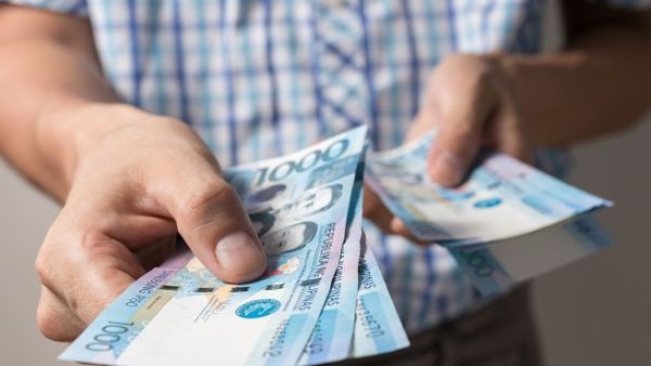 Remittances from Kuwait fell by 20.4 percent despite the resumption of OFW deployment last May. (Shutterstock)