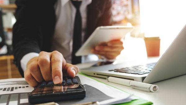 If you want to get an estimate from an online calculator for a financial product, make sure you check the following things. (Shutterstock)