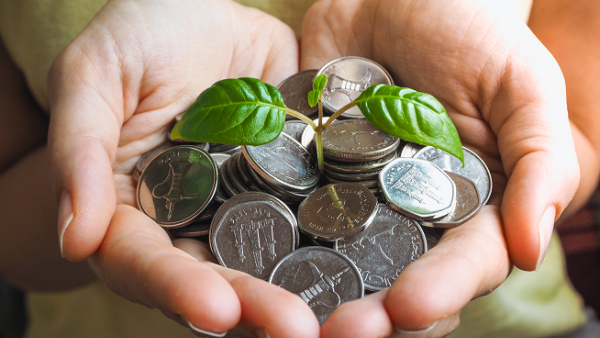 5 simple tips that can help you limit your expenses and increase your savings in Dubai. (Shutterstock)