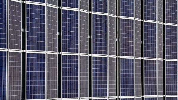 An agreement to build the giant 200-gigawatt project was signed by Crown Prince Muhammad Bin Salman and SoftBank Group Corporation in New York in March. (Pixabay)