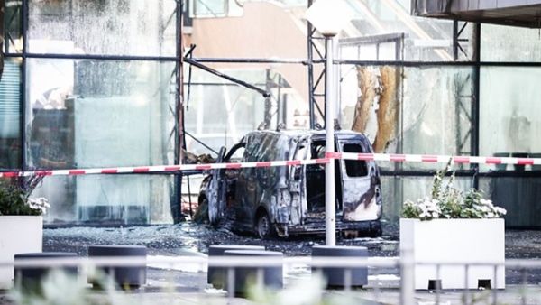 يضم المبنى المستهدف المكاتب الإدارية لصحيفة "دي تلغراف" الشعبية 