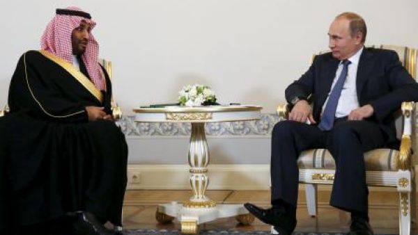الرئيس الروسي فلاديمير بوتين يجتمع مع وزير الدفاع السعودي الامير محمد بن سلمان في سان بطرسبرج
