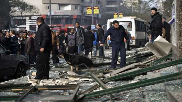 وقع الانفجار قبل موعد صلاة الجمعة بقليل وهو الوقت الذي تقل فيه حركة المرور 