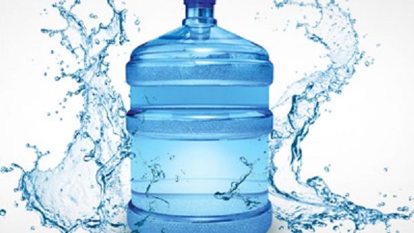 دخل لشراء قارورة ماء خرج بدفع 1300 دولار
