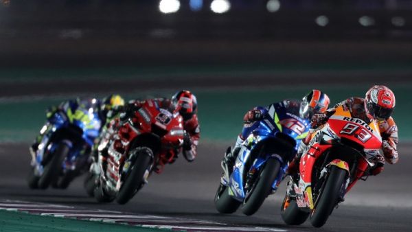 Repsol Honda's Spanish rider Marc Marquez (R) competes during the Qatar MotoGP grand prix at the Losail track in Qatar's capital Doha on March 10, 2019.
KARIM JAAFAR / AFP