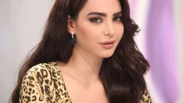 الفنانة قمر