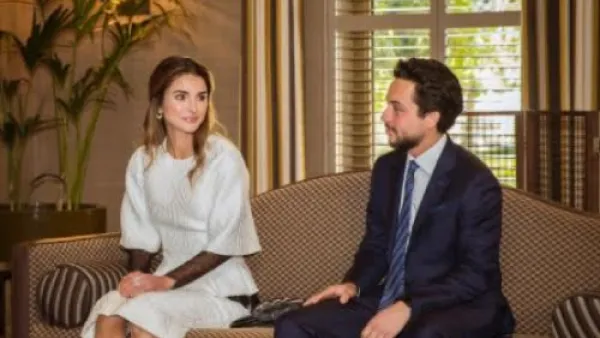 الملكة رانيا تتألق بطقم هوت كوتور للمصمم جورج حبيقة‎