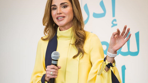الملكة رانيا خلال حفل تخريج ابنتها الصغرى الأميرة سلمى