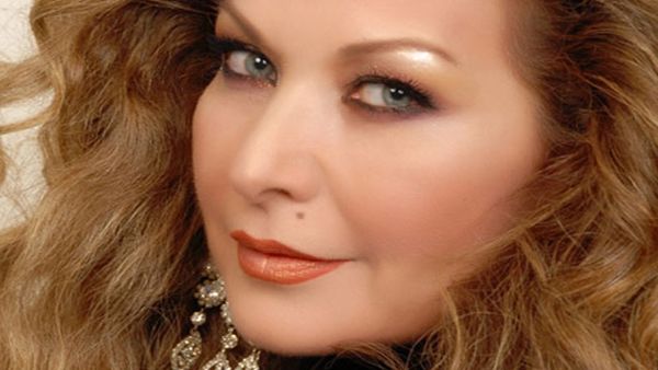 الفنانة رغدة