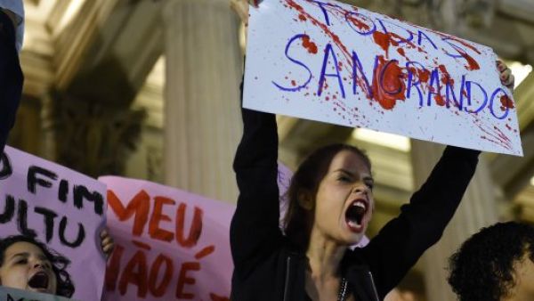 غضب وصدمة في البرازيل بعد نشر فيديو "اغتصاب جماعي" لفتاة مراهقة 