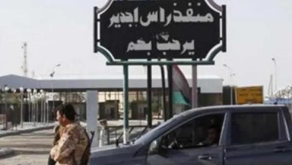 ليبيا تغلق معبر راس جدير الحدودي مع تونس بسبب احتجاجات لتجار تونسيين
