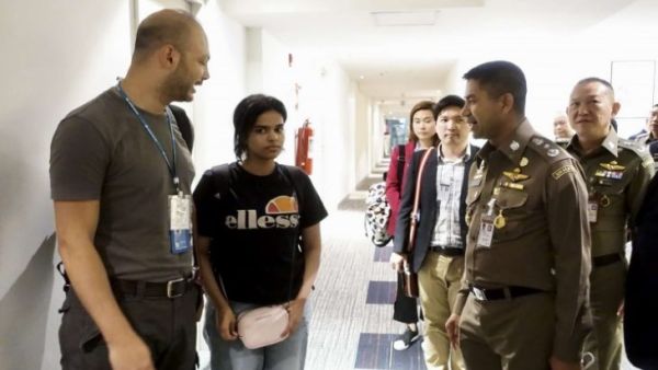 وزيرة خارجية أستراليا تصل تايلاند لبحث طلب فتاة سعودية الحصول على اللجوء