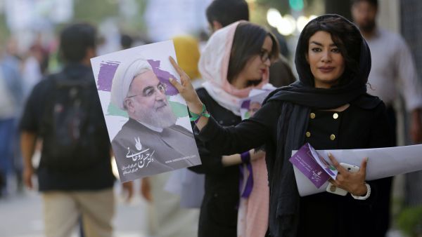 شدد خامنئي على أن موقف النظام يتسق مع موقف الرئيس 