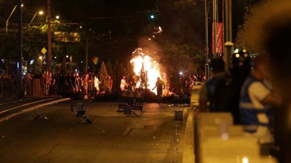 تحول احتجاج ضد الحكومة في رومانيا لأعمال عنف
