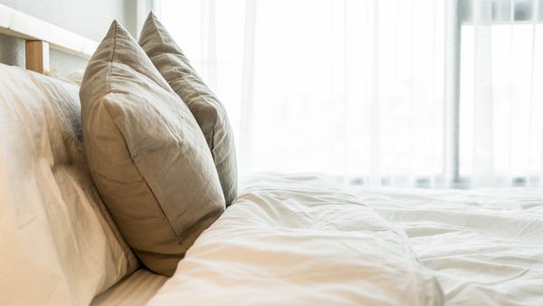 من الضروري تجنُّب استخدام الألوان الصارخة في غرف النوم (shutterstock.com) من الضروري تجنُّب استخدام الألوان الصارخة في غرف النوم (shutterstock.com)