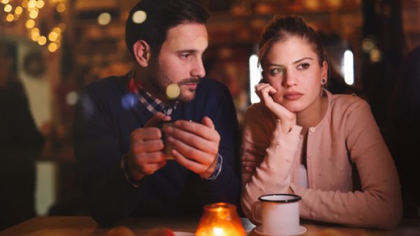 غياب التواصل الصحي بين الزوجين يسبب المشكلات الزوجية