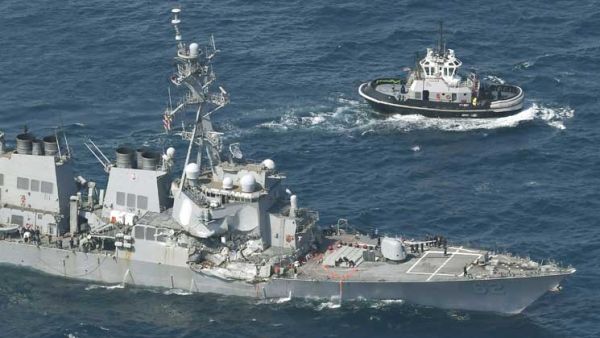 أكدت البحرية عدم وقوع إصابات جراء الحادث 
