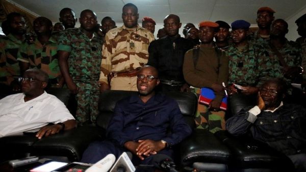 الجنود المتمردون بساحل العاج يطلقون سراح وزير الدفاع