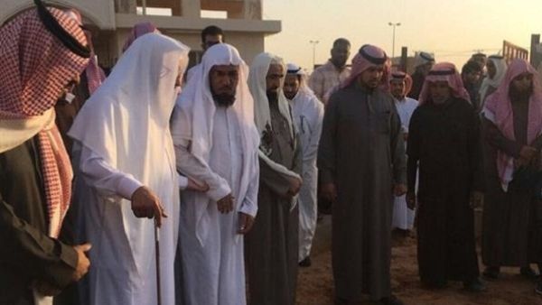 العوده امام قبري زوجته وابنه 