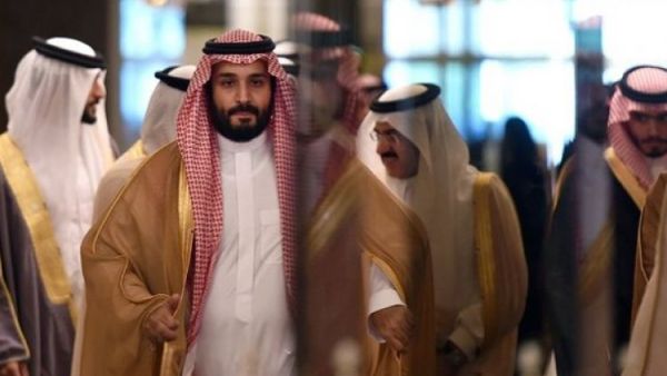 قال مجتهد إن محمد بن سلمان فقد الثقة بالحراسة السعودية واستبدل بها أخرى غربية 