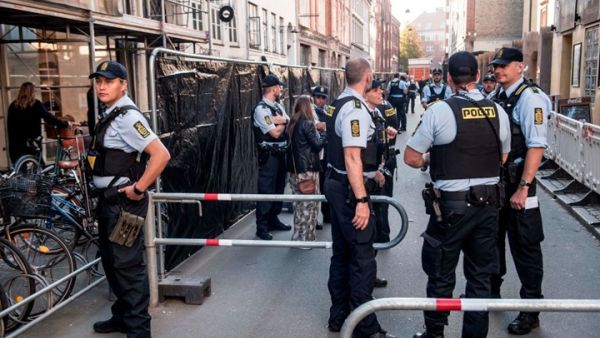 قالت الشرطة الدنماركية إنه "جرى اعتقال ثلاثة أشخاص يشتبه بأنهم انتهكوا القانون الدنماركي"