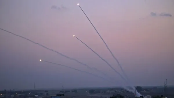الصواريخ جاءت بعد استشهاد أربعة فلسطينيين برصاص الاحتلال في مسرات العودة