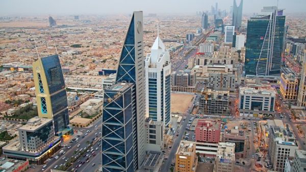 The new model protects the rights of tenants and landlords by having both parties sign a rental agreement via the Saudi "Ijar" network. (AFP)