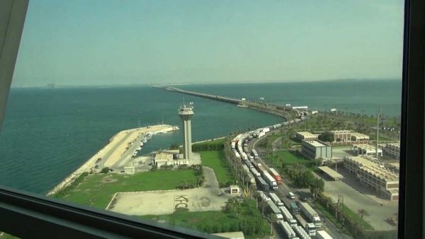The bridge is expected to cost $4 billion to $5 billion and will be parallel to the current King Fahd Causeway. (YouTube) The bridge is expected to cost $4 billion to $5 billion and will be parallel to the current King Fahd Causeway. (YouTube)