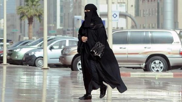 منذ 26 مارس 2018، اعتقلت الحكومة والدته الستينية عايدة الغامدي وشقيقيه سلطان و عادل الغامدي