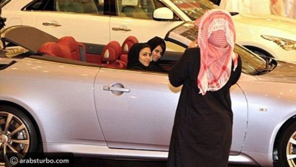  "اكتملت جميع متطلبات قيادة المرأة للمركبات".