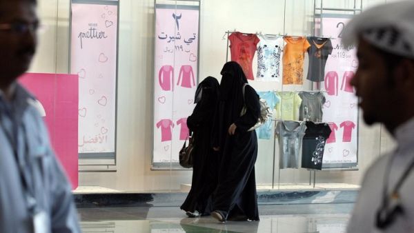 Inflation in Saudi Arabia is expected to pick up dramatically in 2018, with the implementation of VAT and new fuel prices. (Hassan Ammar/ AFP)