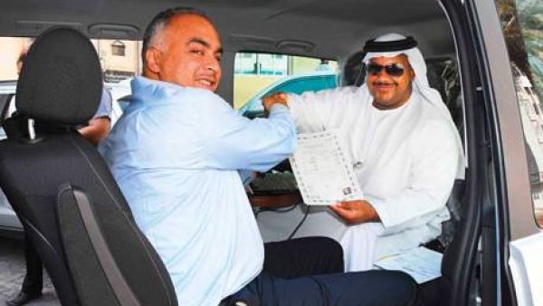 The new service is aimed at helping customers save time by providing them with a fully-equipped van with internet services, laptops, and technology, with the service available 24/7. (Courtesy of Sharjah Chamber)
 The new service is aimed at helping customers save time by providing them with a fully-equipped van with internet services, laptops, and technology, with the service available 24/7. (Courtesy of Sharjah Chamber)